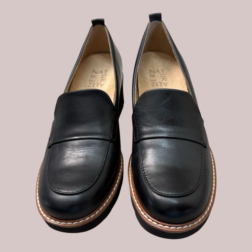 Naturalizer Darry Womens 6M Black Loafer Shoes Heeled Lug Sole Slip On Comfort - Picture 3 of 10